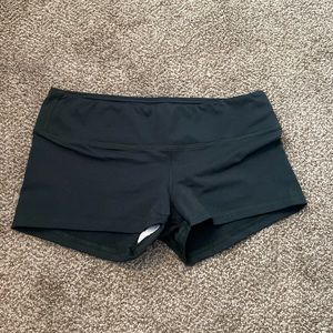 Fleo single lined shorts